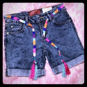 ✨NWT✨ Arizona Midi Shorts with belt Size 12 Slim